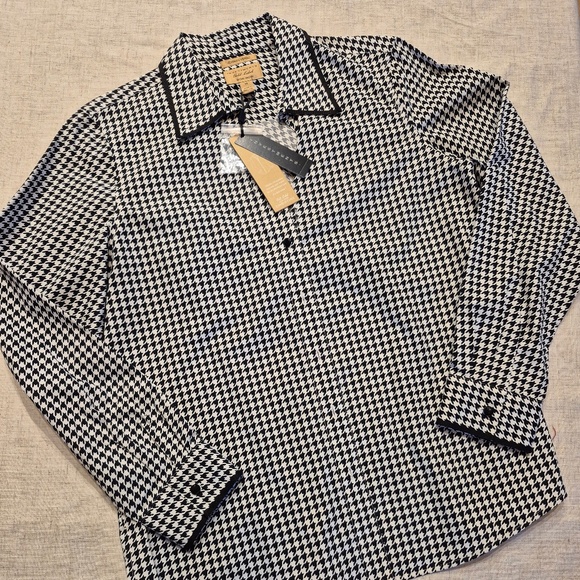 Investments Gold Label Non-Iron Christine Long Sleeve Herringbone - Picture 2 of 3